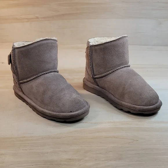 Bearpaw Betty Tan Youth Boots - Picture 3 of 10